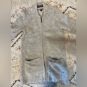 Tommy Hilfigure XS long sleeve, long sweater w/zipper and pockets.